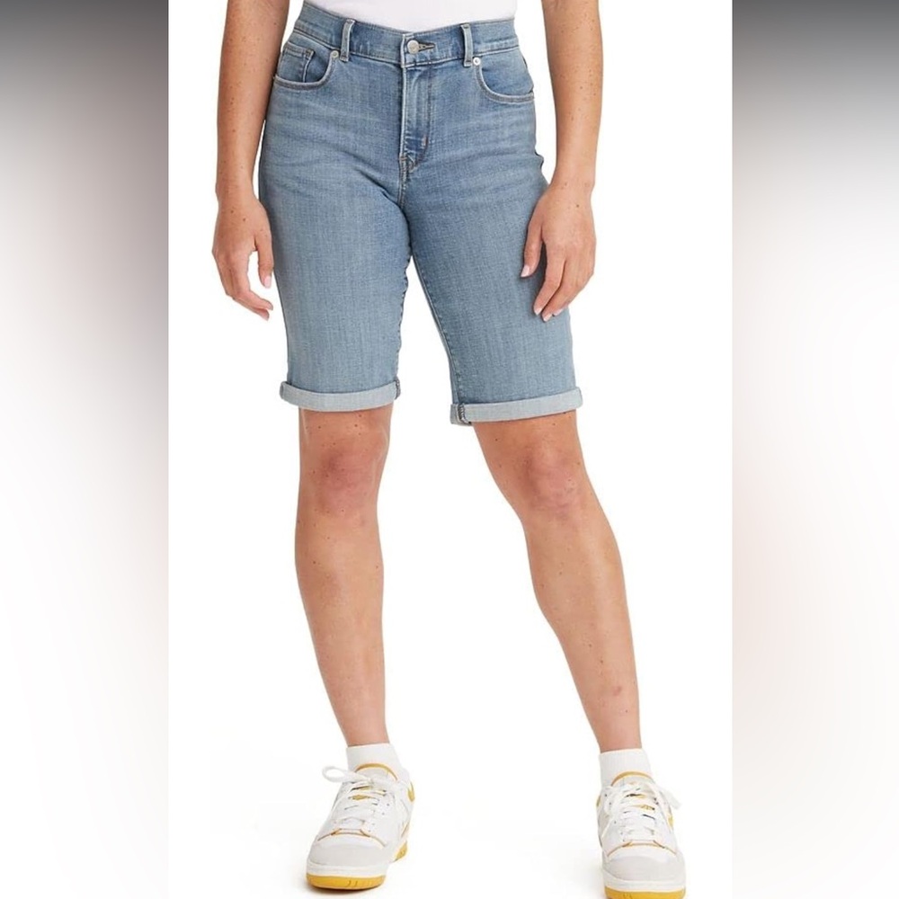 LEVI’S medium wash shaping denim Bermuda shorts size 14